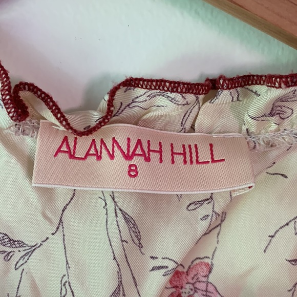 Vintage Y2K Alanna Hill. Size 8. Exquisite sleeveless floral and grilled top. - Picture 2 of 6